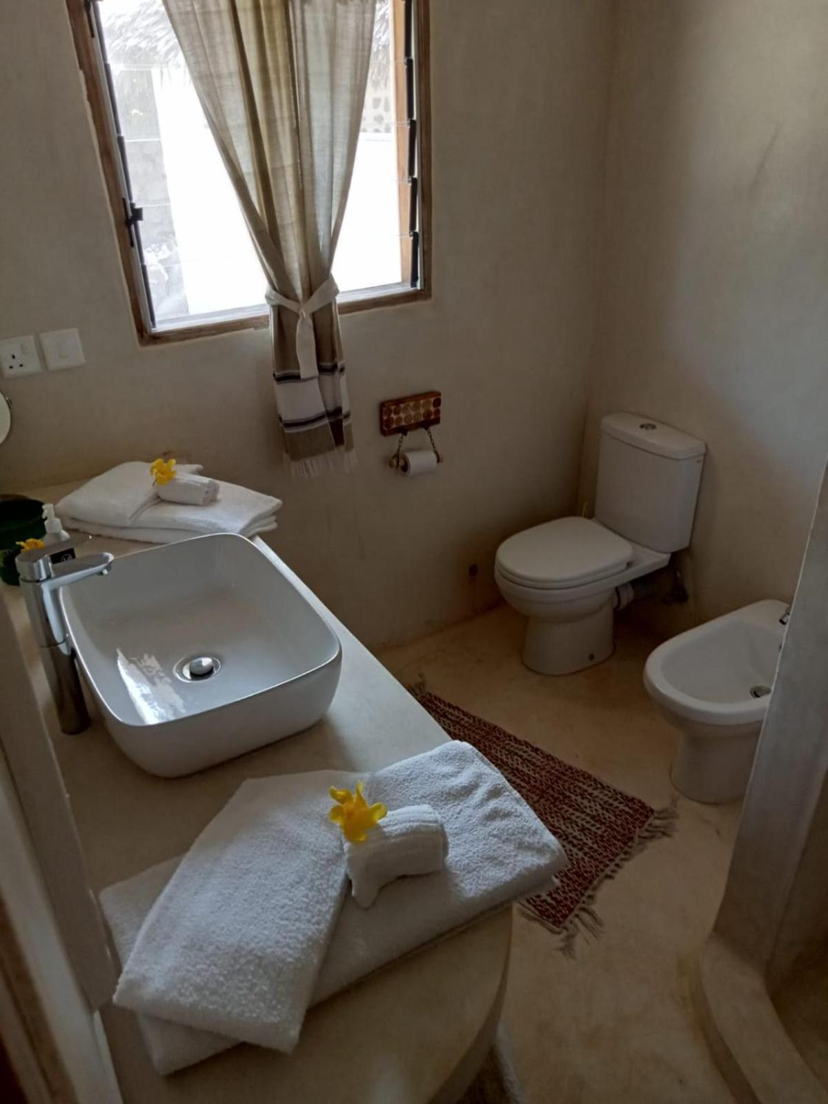 ワタム Shira House Bed & Breakfast エクステリア 写真
